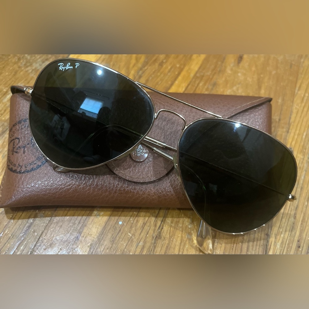 🕶️ Ray-Ban Sunglasses - Gold Frame with Dark Lenses